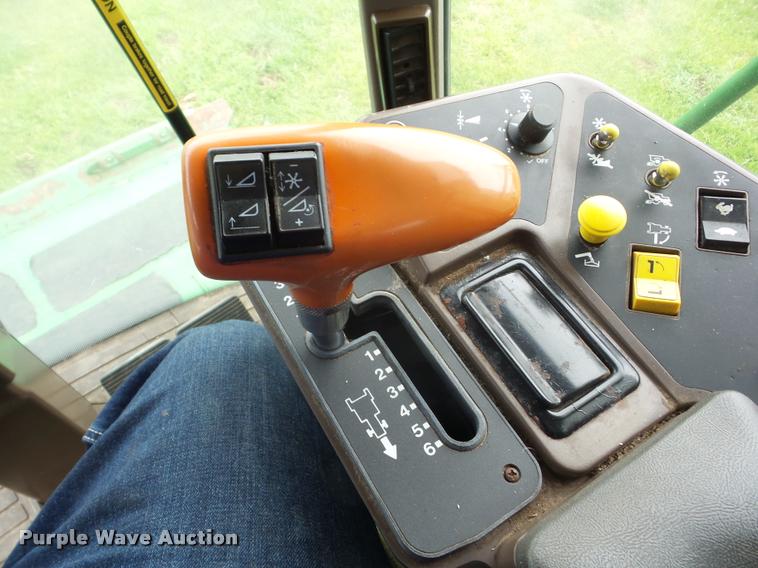 image for item J8638 1990 John Deere 9600 combine