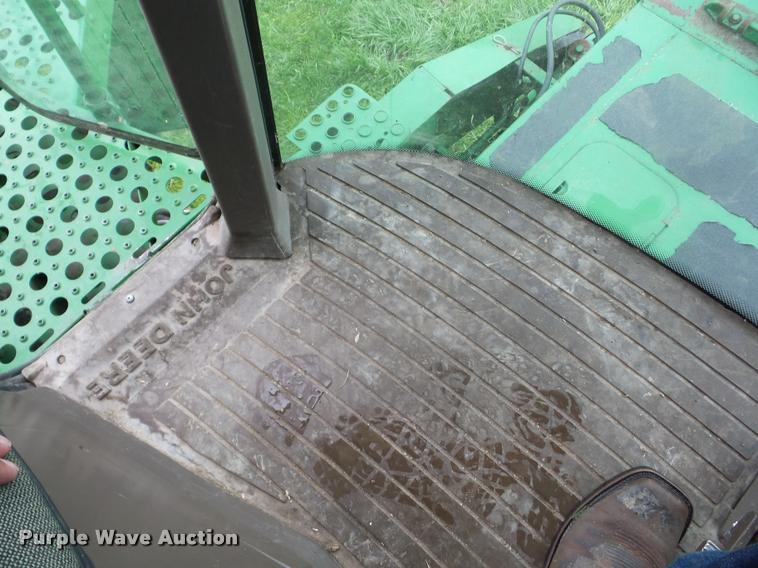 image for item J8638 1990 John Deere 9600 combine