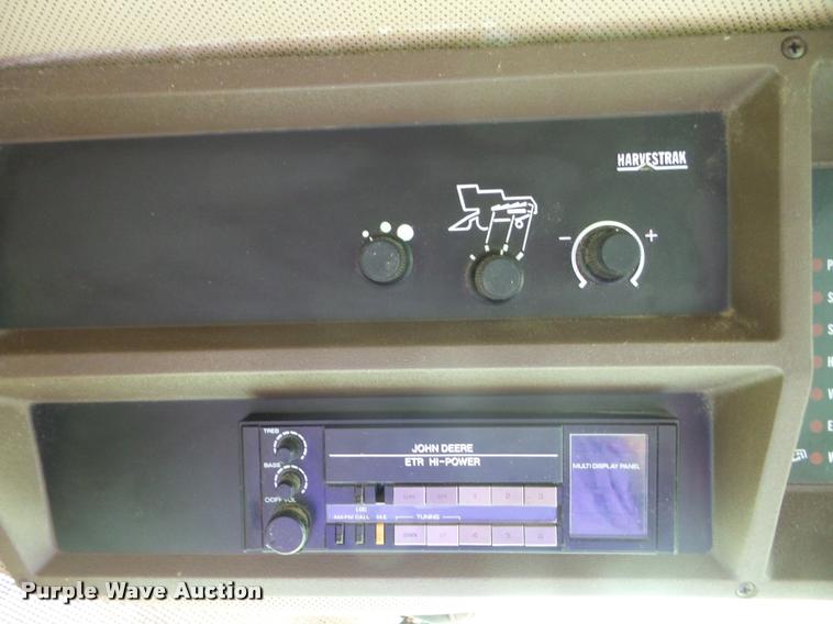 image for item J8638 1990 John Deere 9600 combine
