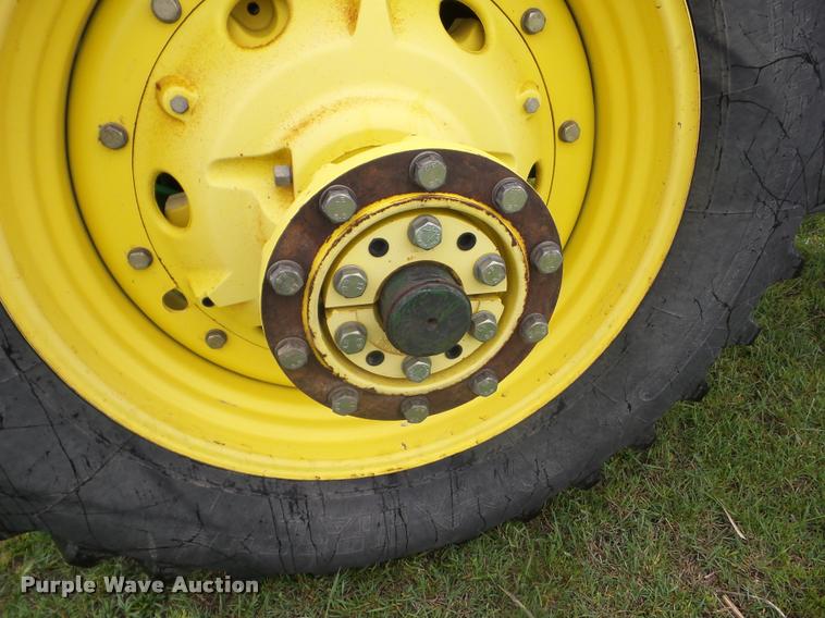 image for item J8639 1997 John Deere 8100 MFWD tractor