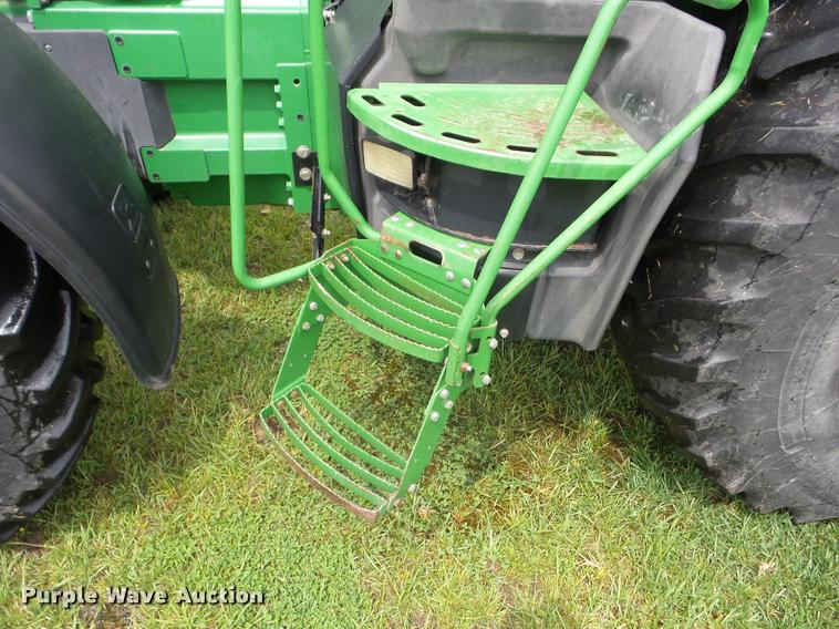 image for item J8639 1997 John Deere 8100 MFWD tractor