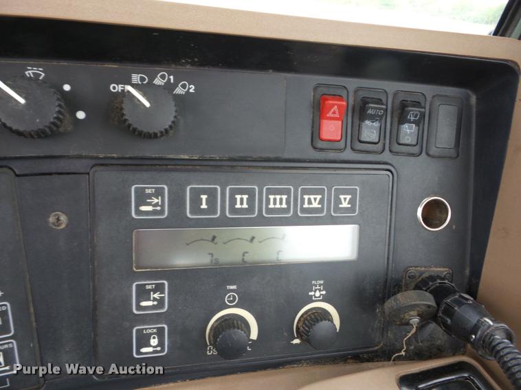 image for item J8639 1997 John Deere 8100 MFWD tractor