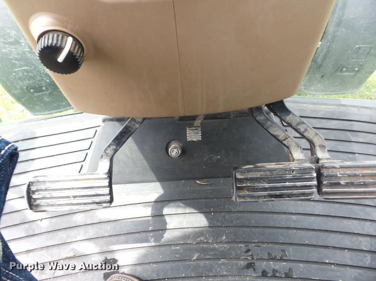 image for item J8639 1997 John Deere 8100 MFWD tractor