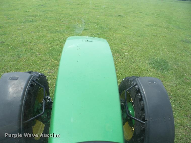 image for item J8639 1997 John Deere 8100 MFWD tractor