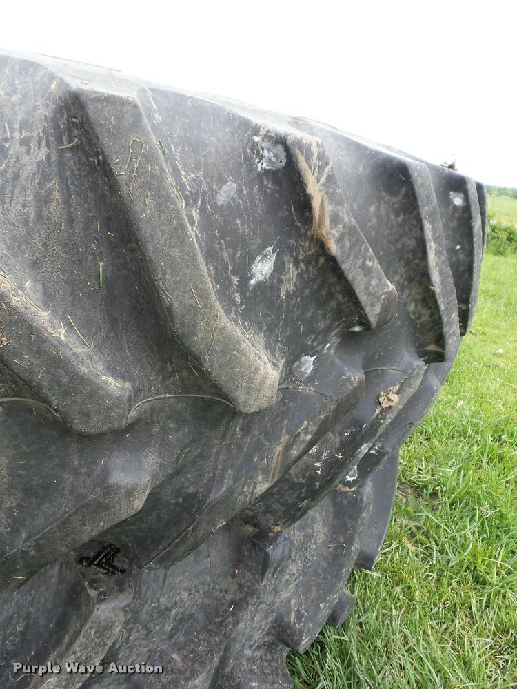 image for item J8639 1997 John Deere 8100 MFWD tractor