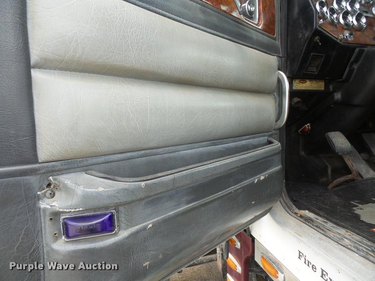 image for item DA6327 1996 Peterbilt 379 semi truck