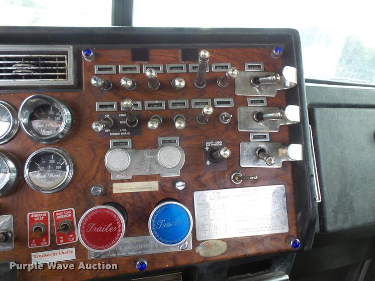 image for item DA6327 1996 Peterbilt 379 semi truck