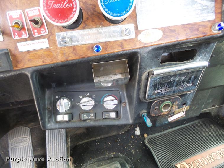 image for item DA6327 1996 Peterbilt 379 semi truck