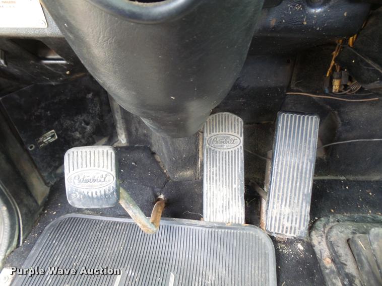 image for item DA6327 1996 Peterbilt 379 semi truck