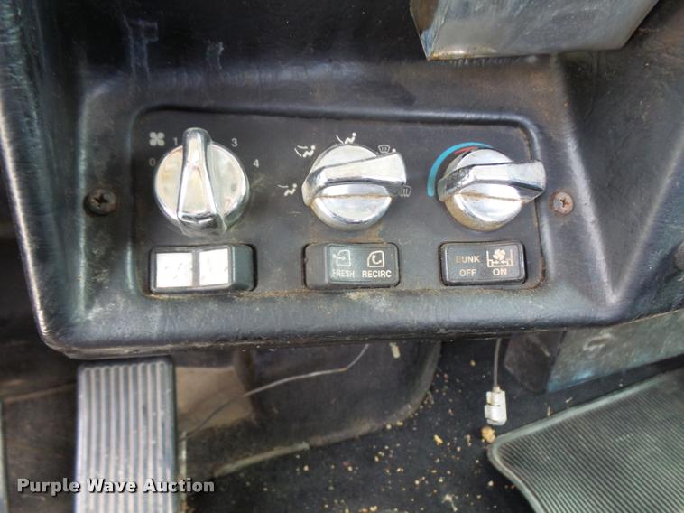 image for item DA6327 1996 Peterbilt 379 semi truck