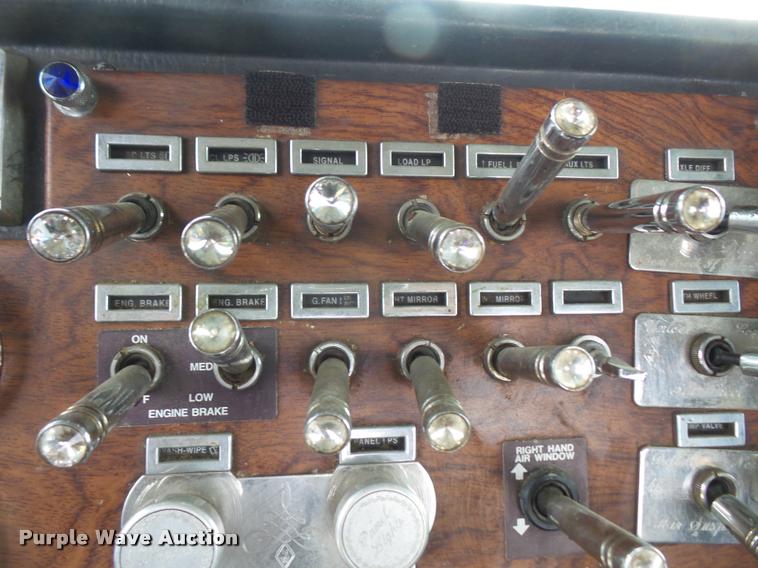 image for item DA6327 1996 Peterbilt 379 semi truck