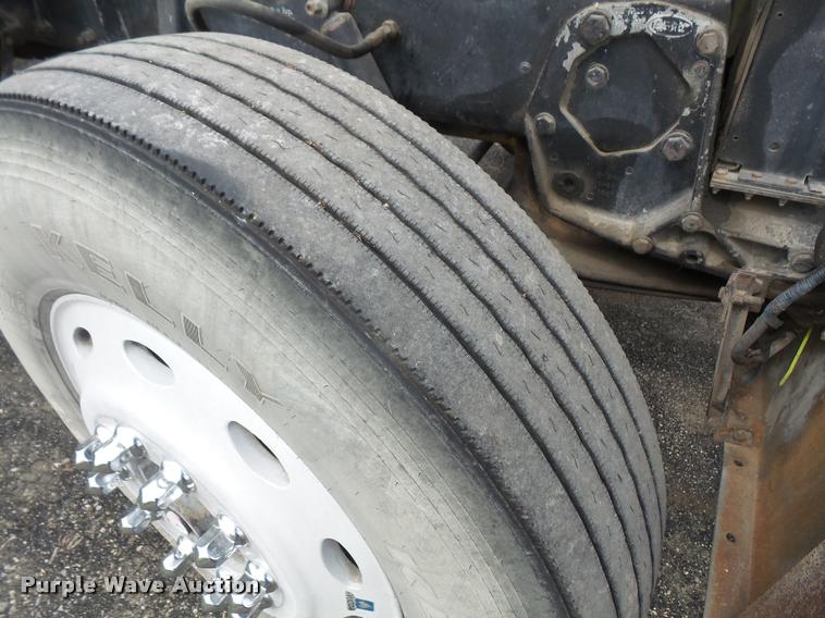 image for item DA6327 1996 Peterbilt 379 semi truck