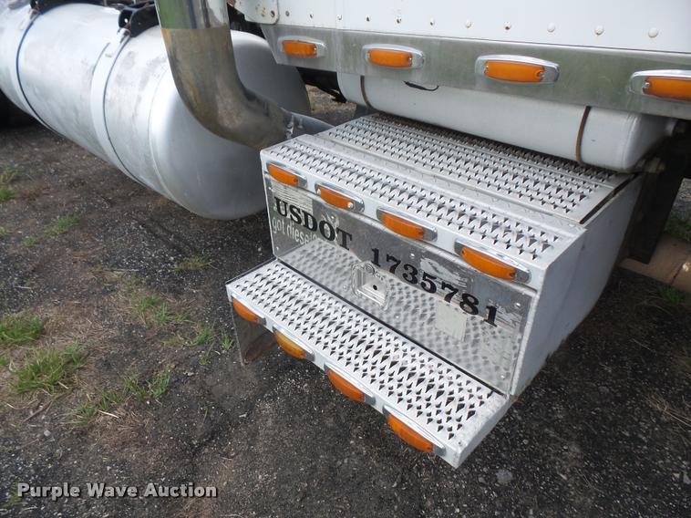 image for item DA6327 1996 Peterbilt 379 semi truck