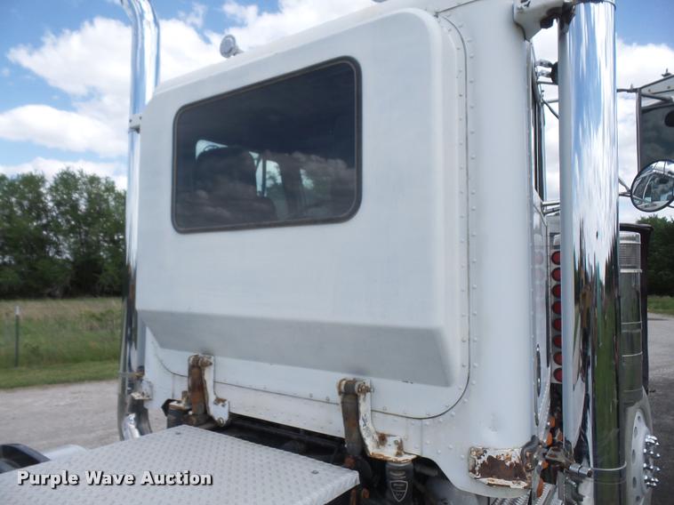 image for item DA6327 1996 Peterbilt 379 semi truck