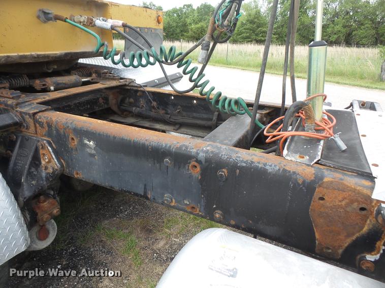 image for item DA6327 1996 Peterbilt 379 semi truck