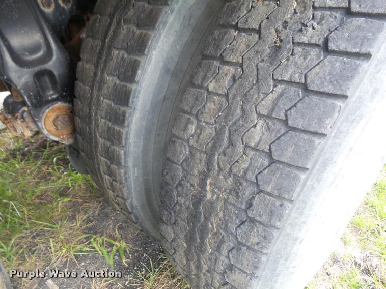 image for item DA6327 1996 Peterbilt 379 semi truck