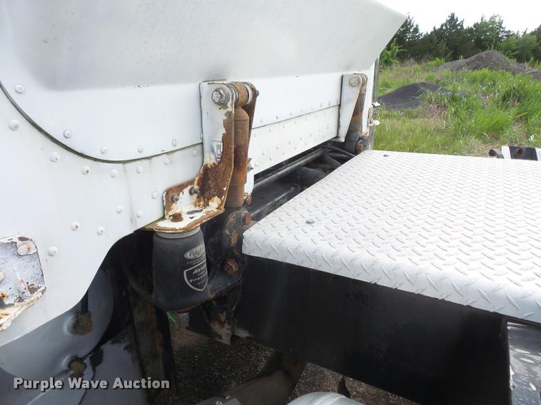 image for item DA6327 1996 Peterbilt 379 semi truck