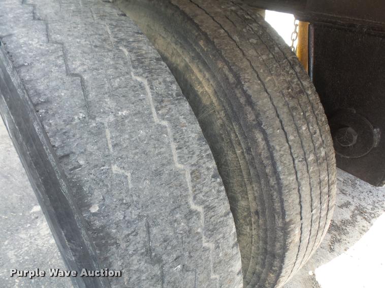 image for item DA6333 1992 CMC end dump trailer