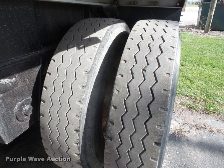 image for item DA6333 1992 CMC end dump trailer