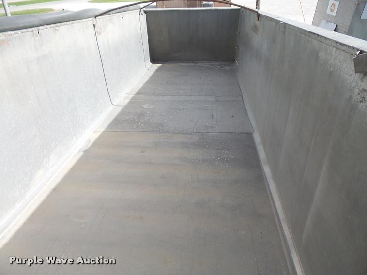 image for item DA6333 1992 CMC end dump trailer