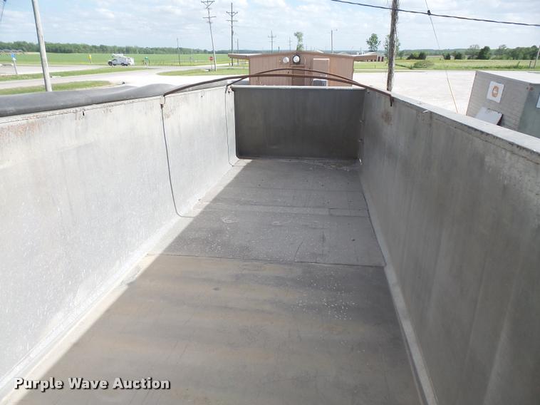 image for item DA6333 1992 CMC end dump trailer