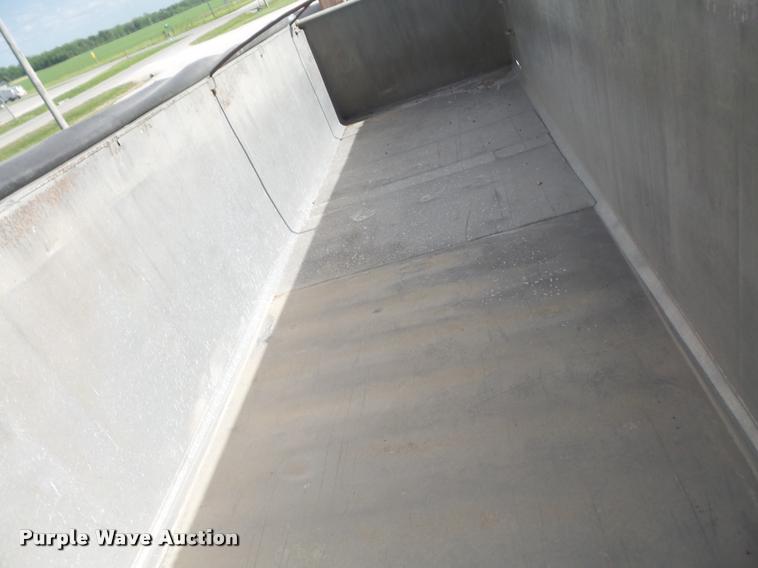 image for item DA6333 1992 CMC end dump trailer