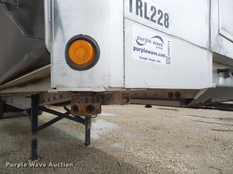 image for item DA8214 2006 Chaparral curtain trailer