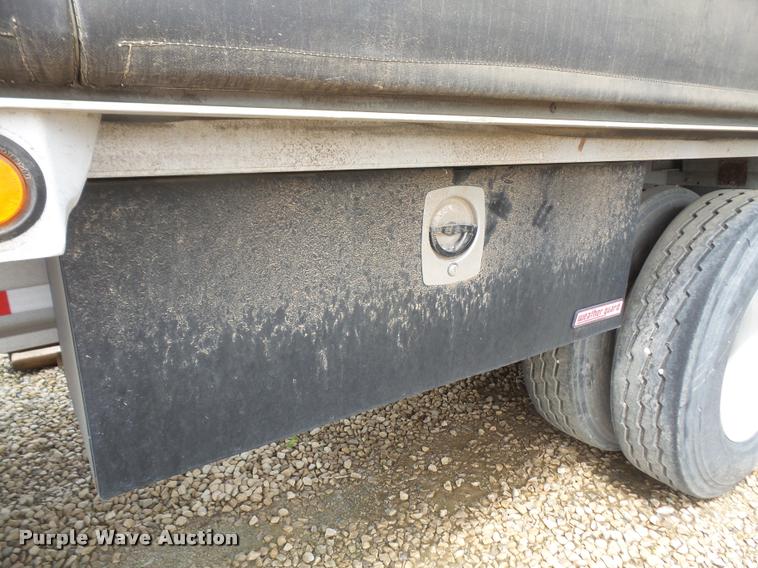 image for item DA8214 2006 Chaparral curtain trailer