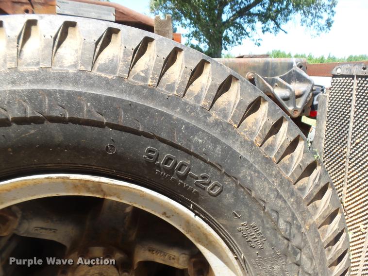 image for item DE9620 1987 International S1700 semi truck