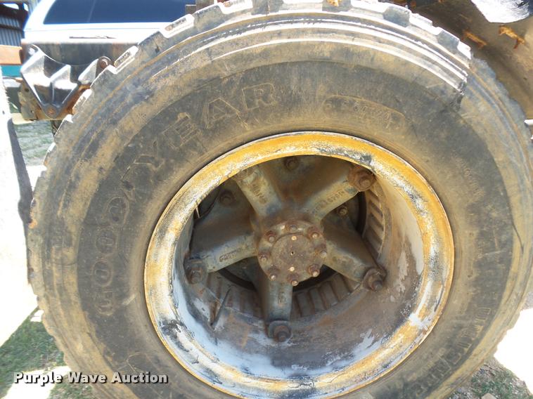 image for item DE9620 1987 International S1700 semi truck