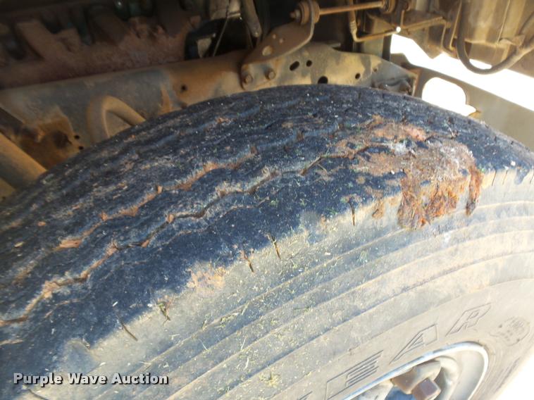 image for item DE9620 1987 International S1700 semi truck