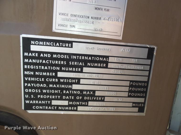 image for item DE9620 1987 International S1700 semi truck