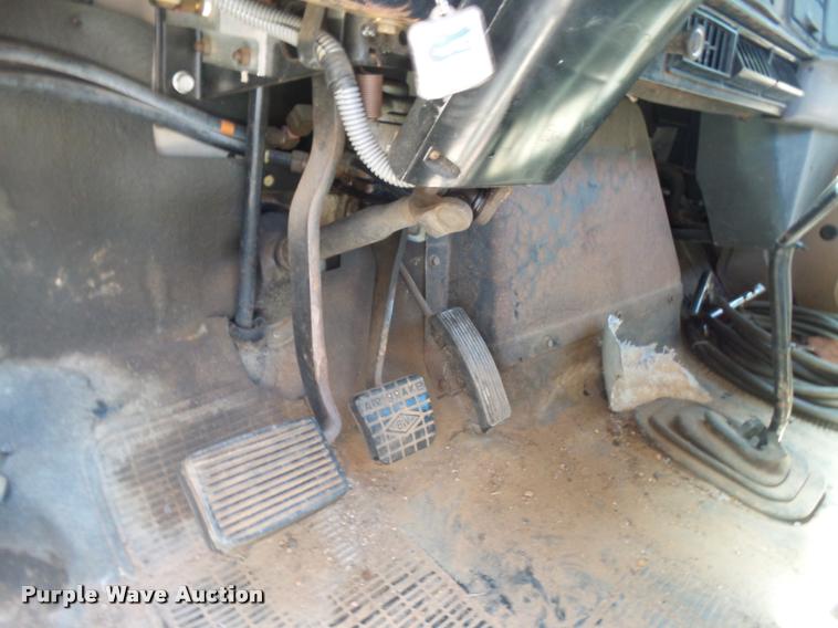 image for item DE9620 1987 International S1700 semi truck