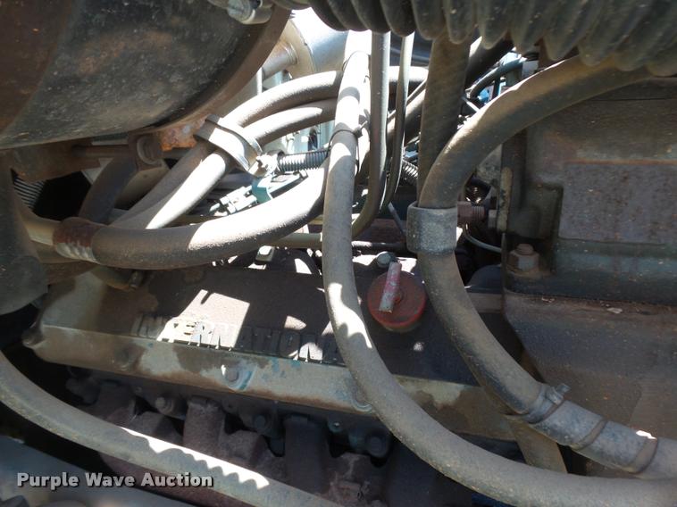 image for item DE9620 1987 International S1700 semi truck