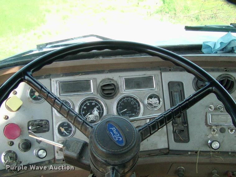 image for item DP9413 1996 Ford LTA9000 Aero Max semi truck