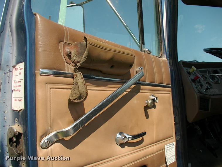 image for item DP9413 1996 Ford LTA9000 Aero Max semi truck