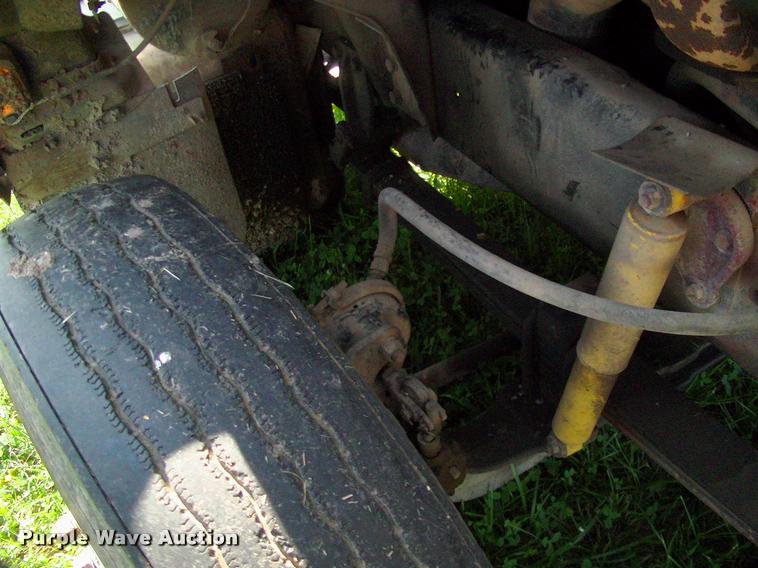 image for item DP9413 1996 Ford LTA9000 Aero Max semi truck