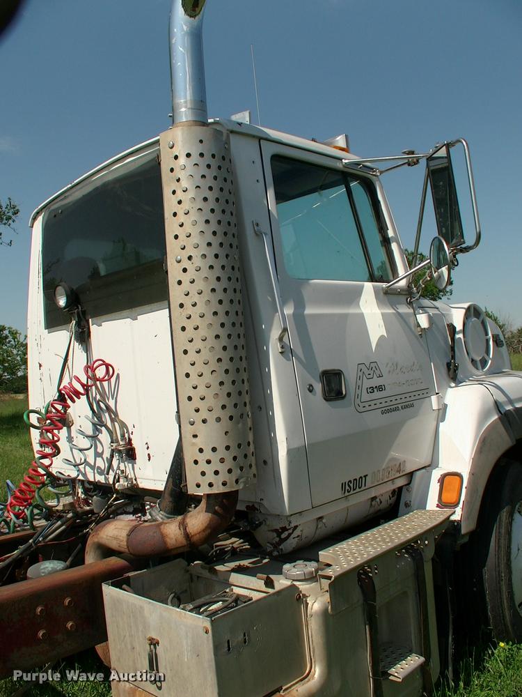 image for item DP9413 1996 Ford LTA9000 Aero Max semi truck