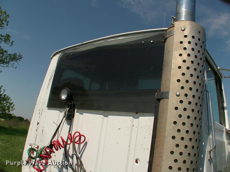 image for item DP9413 1996 Ford LTA9000 Aero Max semi truck