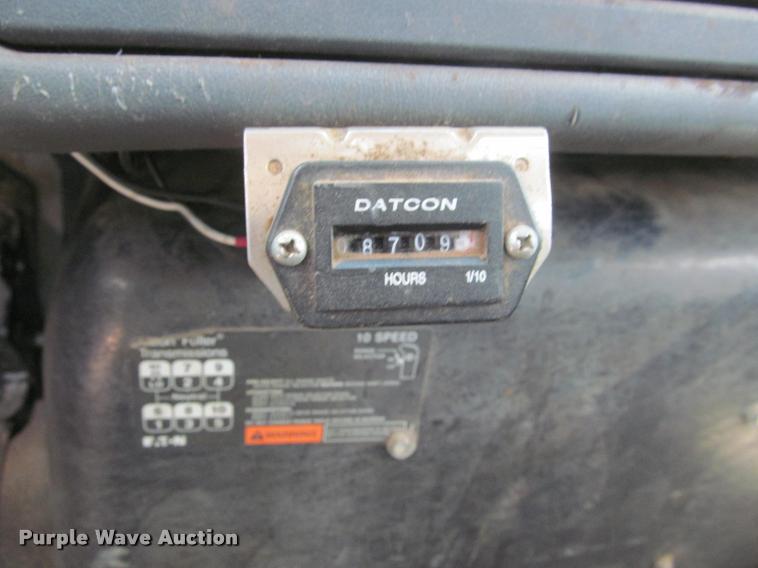 image for item J2513 2004 International 4400 truck cab and chassis