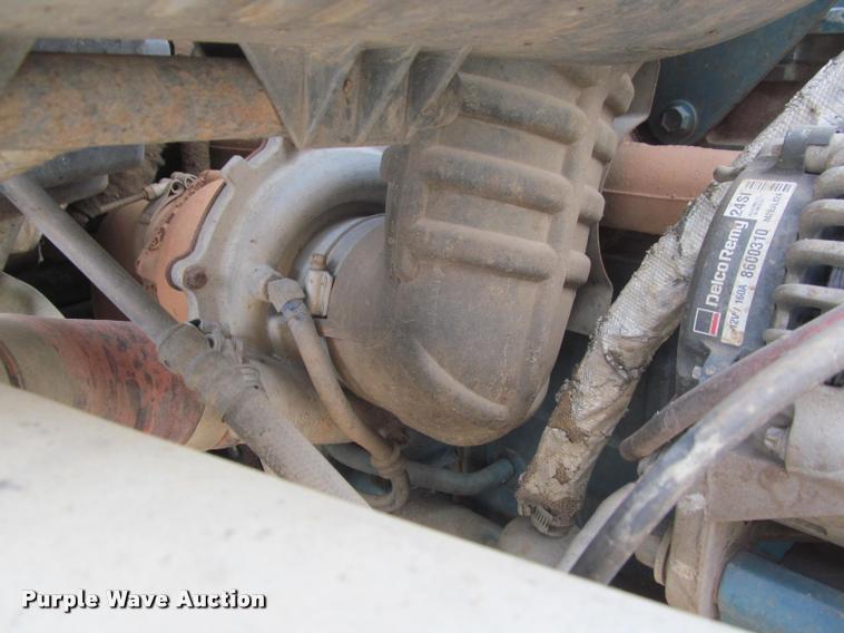 image for item J2513 2004 International 4400 truck cab and chassis