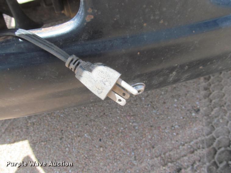 image for item J2513 2004 International 4400 truck cab and chassis