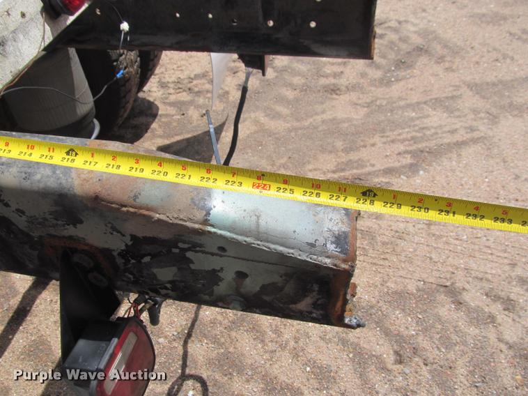 image for item J2513 2004 International 4400 truck cab and chassis