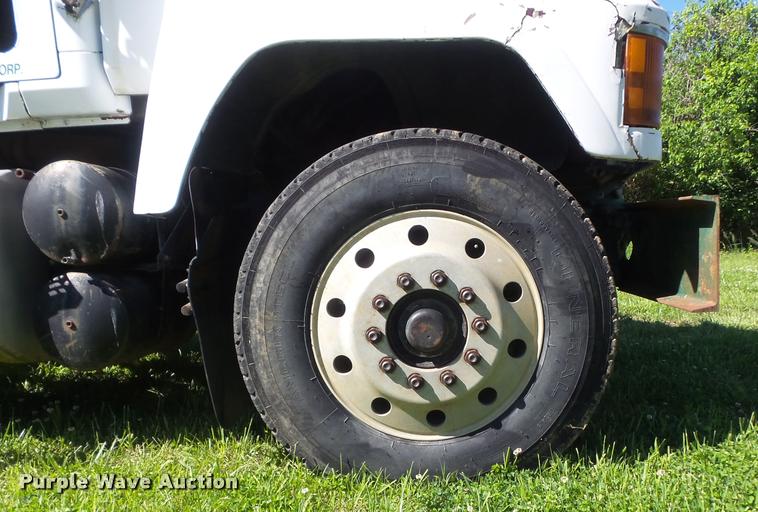 image for item K7651 1993 Mack CH613 semi truck