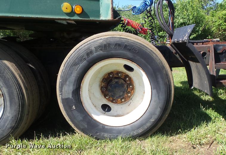 image for item K7651 1993 Mack CH613 semi truck