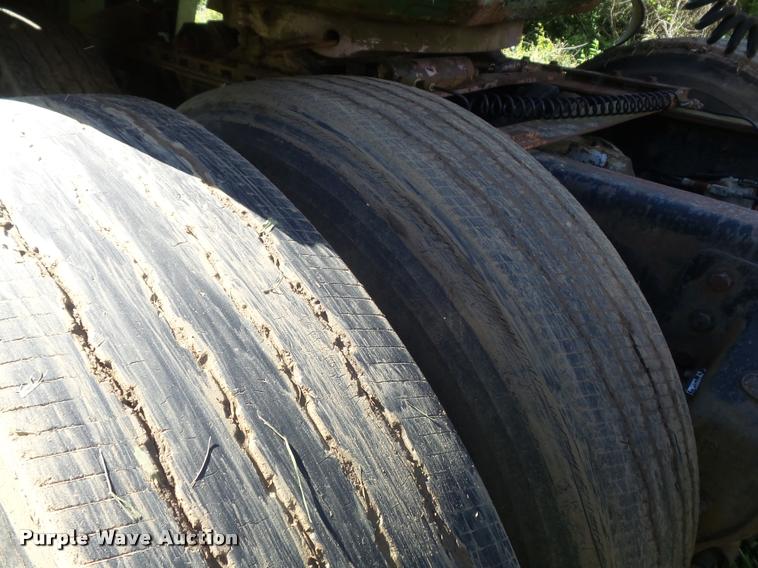 image for item K7651 1993 Mack CH613 semi truck