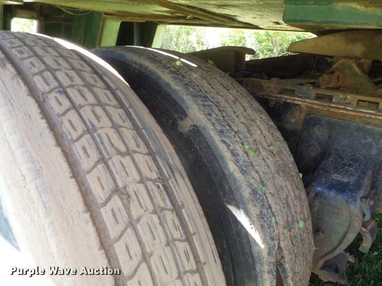 image for item K7651 1993 Mack CH613 semi truck