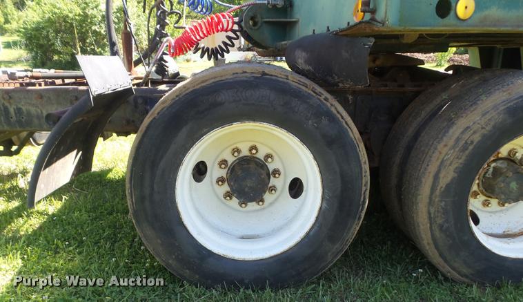 image for item K7651 1993 Mack CH613 semi truck