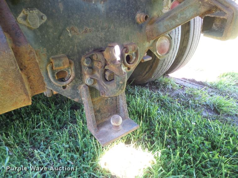 image for item K7651 1993 Mack CH613 semi truck