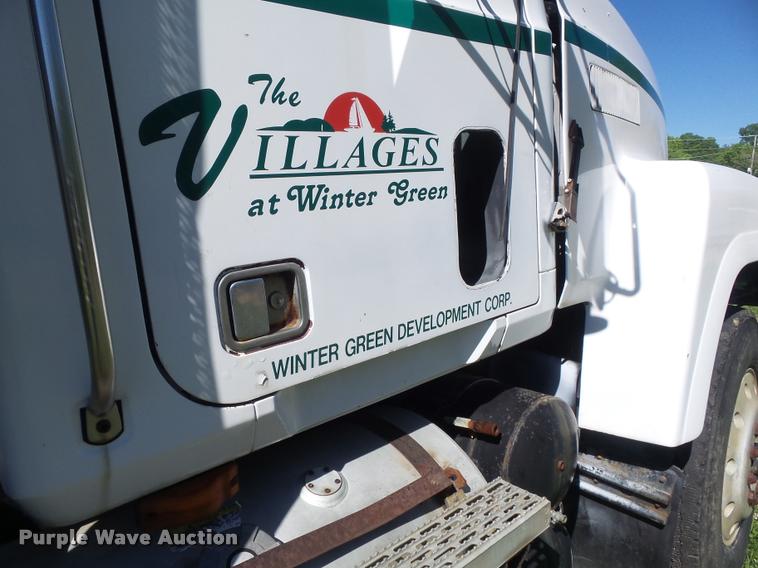 image for item K7651 1993 Mack CH613 semi truck